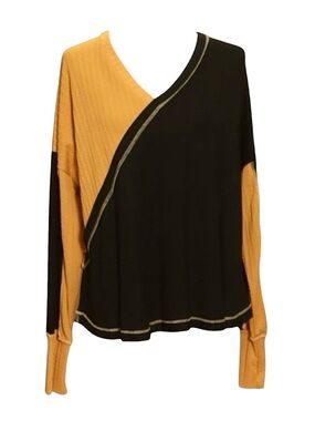SUGARFOX LONG SLEEVE V-NECK TWO-TONE TOP IN MUSTARD AND BLACK WITH THUMBHOLES